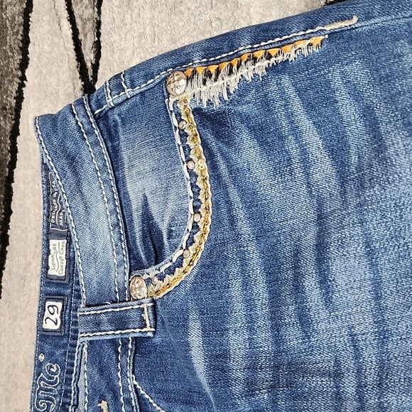 MISS ME EMBROIDERED GOLD SEQUINS FAUX-FLAP POCKETS RHINESTONES CUFFED CAPRI JEAN - Picture 8 of 16